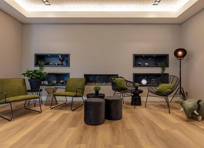 Moderne bar in ibis Utrecht vakantie accommodatie, Utrecht, met stijlvolle inrichting.