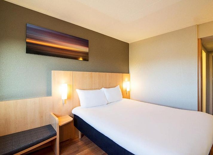 Stijlvolle zithoek in ibis Utrecht vakantie accommodatie, Utrecht, met moderne meubels.