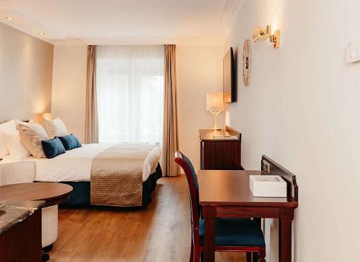 Ingang van Grand Hotel Karel V in Utrecht, vakantieappartement met historische charme.