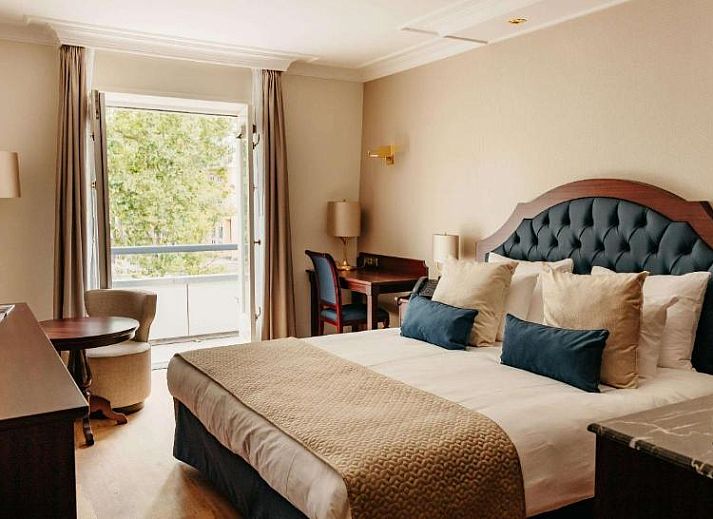 Ingang van Grand Hotel Karel V in Utrecht, vakantieappartement met historische charme.