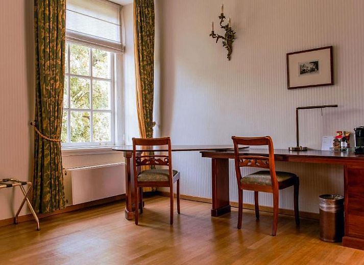 Elegante slaapkamer in Grand Hotel Karel V, vakantieappartement Utrecht, Utrecht eo.