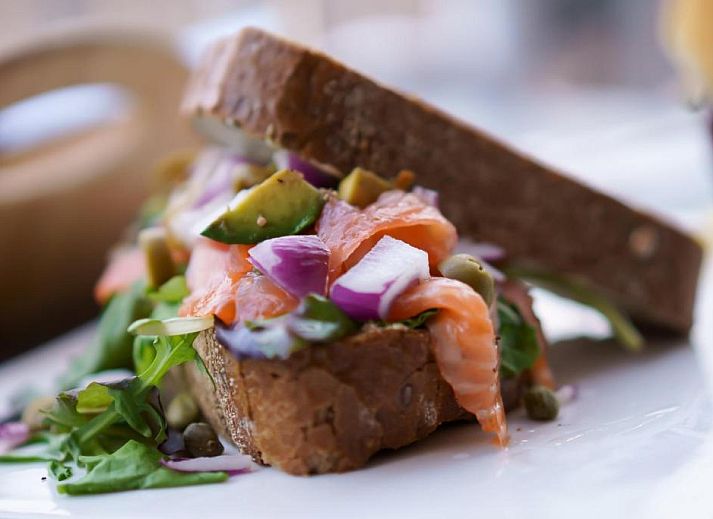 Werkruimte met uitzicht in Apollo Hotel Utrecht City Centre, Utrecht, ideaal voor zakenreizigers in het vakantieappartement.