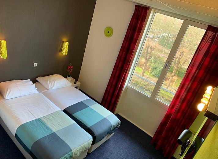 Ontbijt met uitzicht op de tuin bij Hotel Oorsprongpark, vakantie appartement in Utrecht, Utrecht eo, Utrecht.