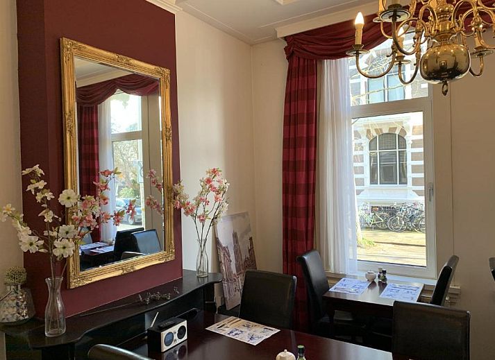 Ontbijt met uitzicht op de tuin bij Hotel Oorsprongpark, vakantie appartement in Utrecht, Utrecht eo, Utrecht.