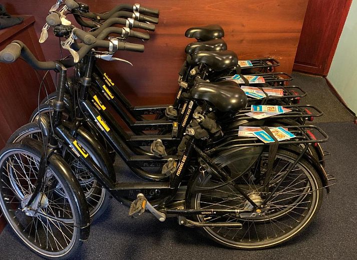 Ontbijt met uitzicht op de tuin bij Hotel Oorsprongpark, vakantie appartement in Utrecht, Utrecht eo, Utrecht.