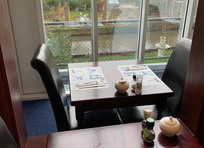 Groene tuin met fontein bij Hotel Oorsprongpark, vakantie appartement in Utrecht, Utrecht eo, Utrecht.