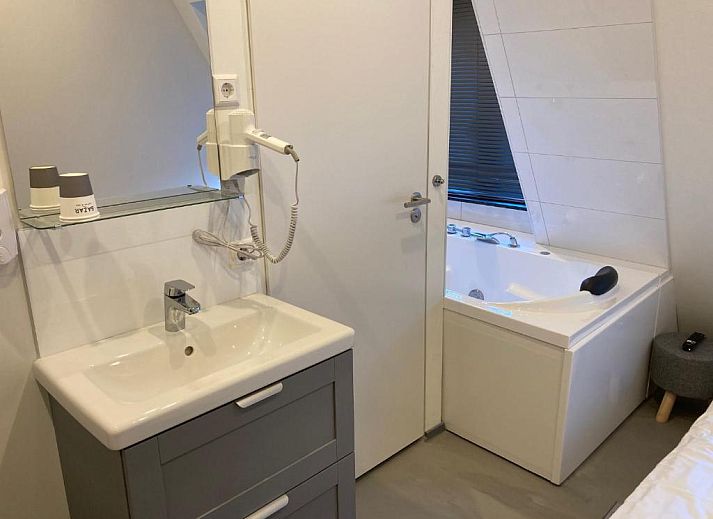 Moderne kamer met voorzieningen in Hotel-Chao NL, Utrecht.