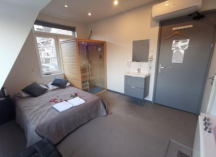 Moderne kamer met voorzieningen in Hotel-Chao NL, Utrecht.