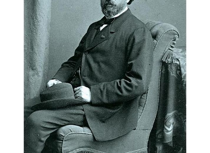 Moderne badkamer en werkplek in Eye Hotel Utrecht vakantieaccommodatie.