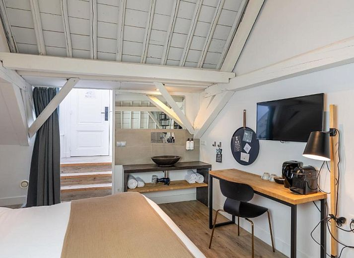 Uitgebreid ontbijt met croissants en yoghurt in Eye Hotel Utrecht appartement.