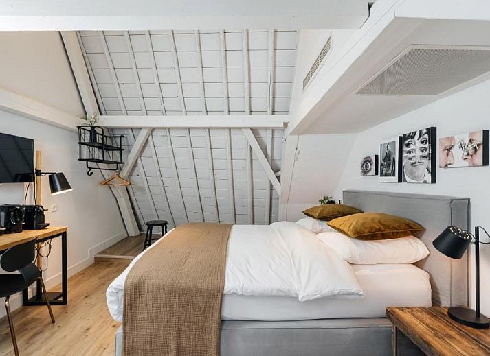 Uitgebreid ontbijt met croissants en yoghurt in Eye Hotel Utrecht appartement.