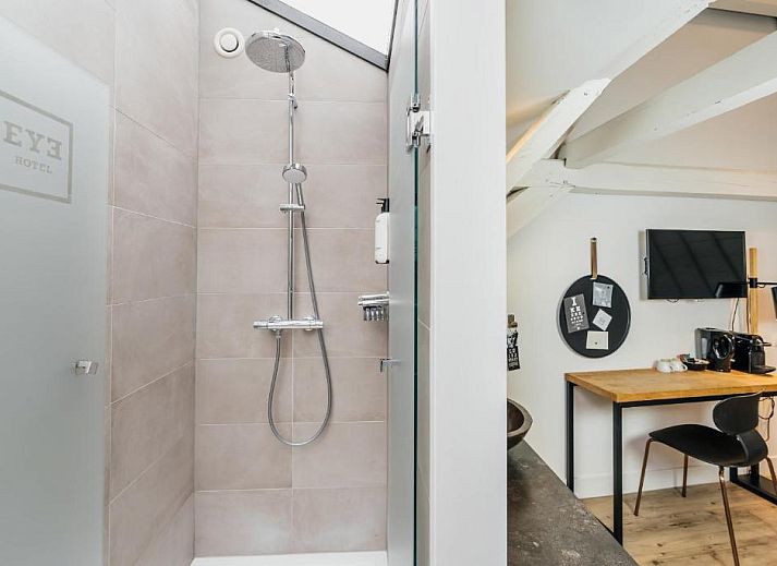 Historische gevel van Eye Hotel in het centrum van Utrecht, ideaal vakantieverblijf.