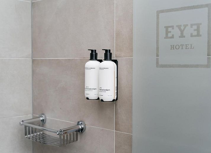 Historische gevel van Eye Hotel in het centrum van Utrecht, ideaal vakantieverblijf.