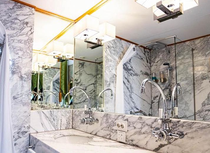 Hotel Museumkwartier Utrecht, vakantie appartement in Utrecht met historische gevel en charmante uitstraling.