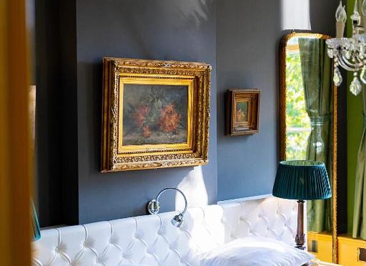 Luxe marmeren badkamer in Hotel Museumkwartier Utrecht, vakantie appartement in Utrecht met moderne voorzieningen.