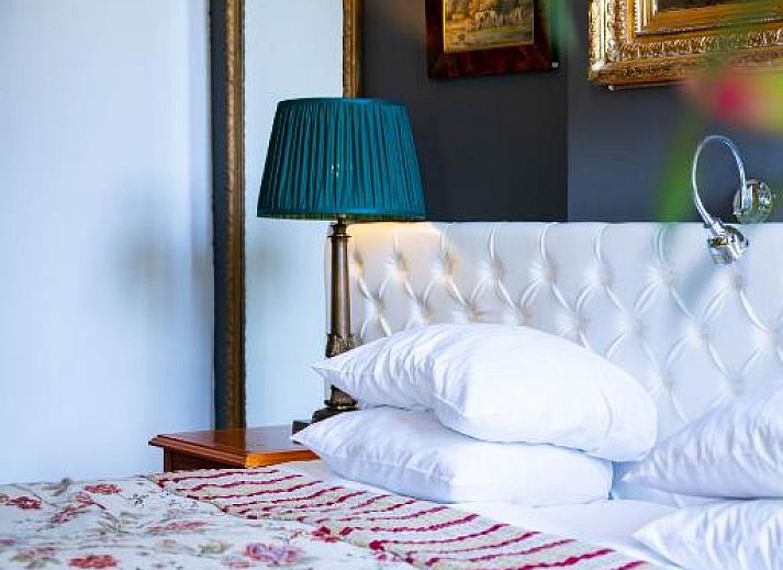 Luxe marmeren badkamer in Hotel Museumkwartier Utrecht, vakantie appartement in Utrecht met moderne voorzieningen.