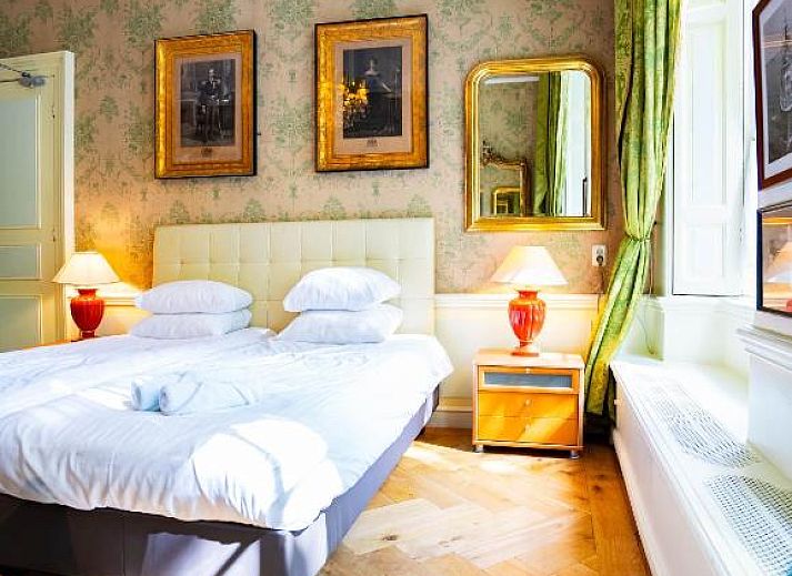 Ontbijt bij Hotel Museumkwartier Utrecht, vakantie appartement in Utrecht met vers fruit en croissants.