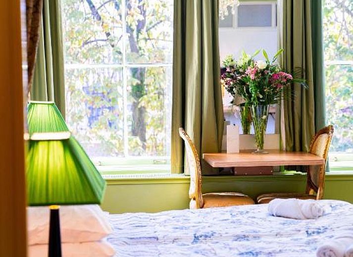 Ontbijt bij Hotel Museumkwartier Utrecht, vakantie appartement in Utrecht met vers fruit en croissants.