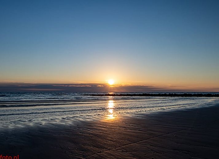 Gezellige woonkamer in Vakantiehuis in Ballum, Ameland, met comfortabele stoelen.
