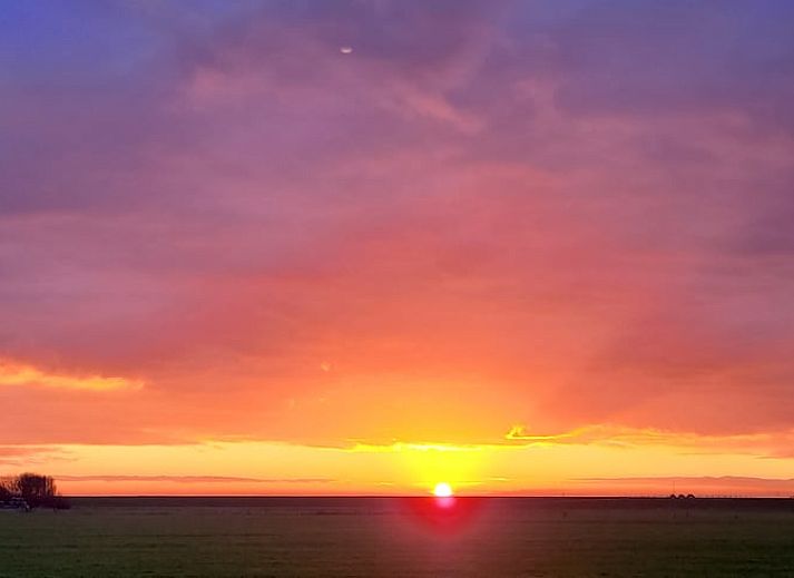 Moderne keuken in Vakantiehuis in Ballum, Ameland, compleet met apparatuur.