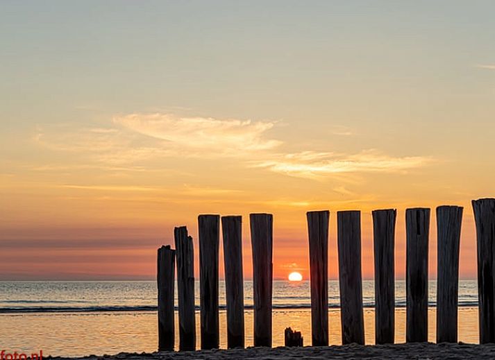 Moderne keuken in Vakantiehuis in Ballum, Ameland, compleet met apparatuur.