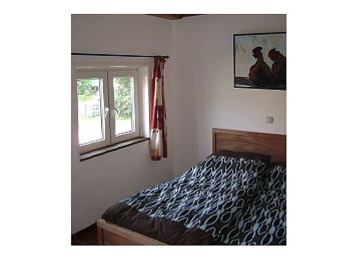 Veranda des Bungalows Rust en Ruimte in Ballum, Ameland, mit Blick auf den Garten.