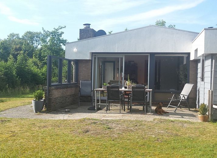 Jans bungalow with terrace in Ballum, Ameland, in the Wadden Islands, surrounded by nature.