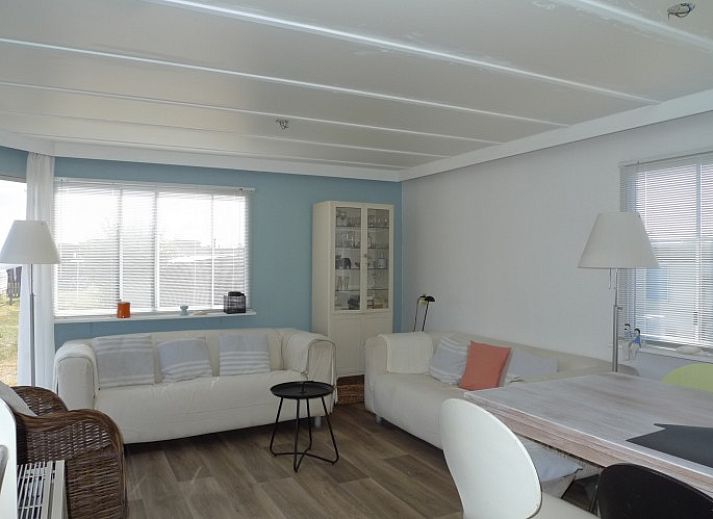 Island happiness chalet in Ballum, Ameland with sunny veranda and wooden terrace, ideal for relaxation on the Wadden Islands.