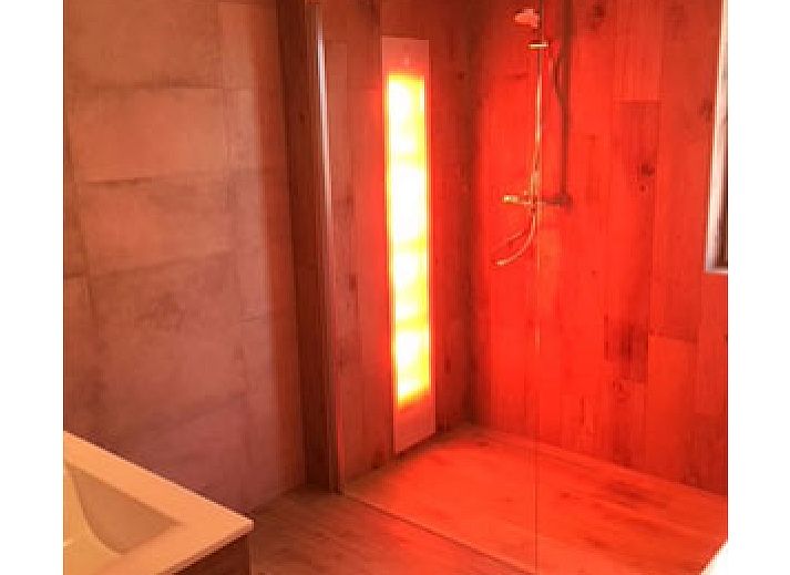 Chill on Ameland Ferienhaus in Ballum mit sonnigem Garten und gemuetlicher Sitzecke.