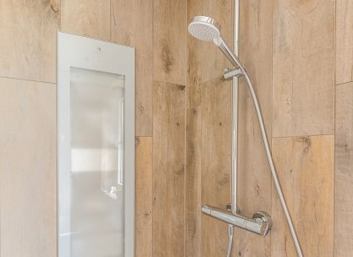 Gruene Umgebung von Chill on Ameland Ferienhaus in Ballum, Ameland mit Terrasse.