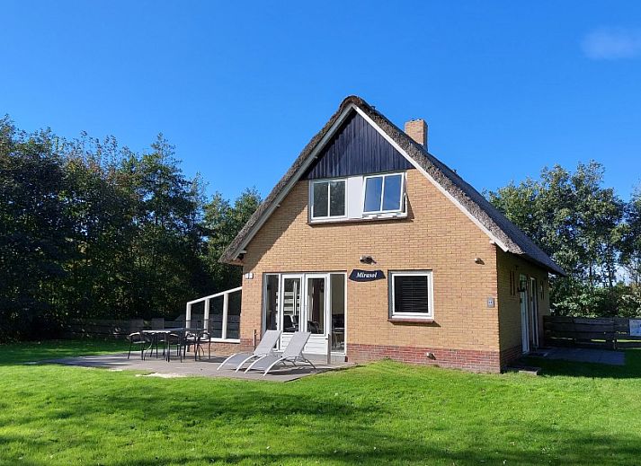 Mirasol Ferienhaus in Ballum, Ameland mit grosser Terrasse und Garten, ideal fuer einen entspannten Aufenthalt auf den Watteninseln.