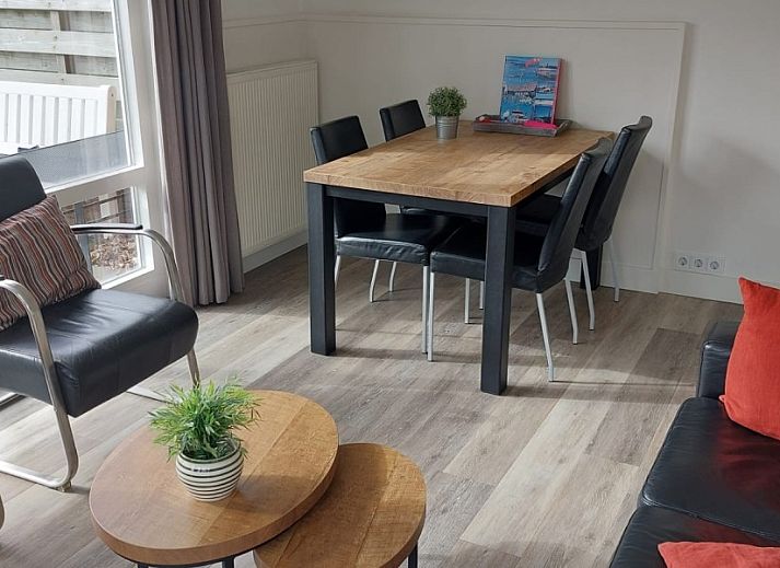 Eingang zum Mirasol-Ferienhaus in Ballum, Ameland, umgeben von Natur und Ruhe auf den Watteninseln.