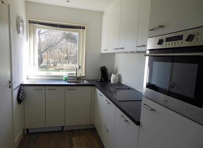 Eingang zum Mirasol-Ferienhaus in Ballum, Ameland, umgeben von Natur und Ruhe auf den Watteninseln.