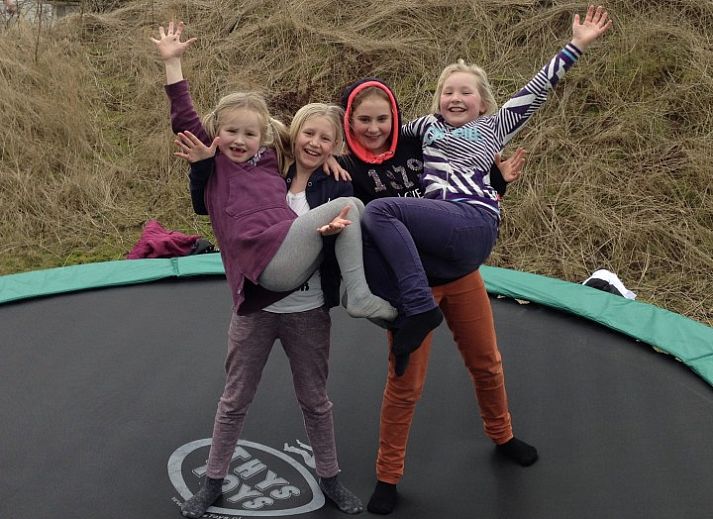 Sfeervolle avondverlichting van vakantiehuis Estrella in Ballum, Ameland op de Waddeneilanden.