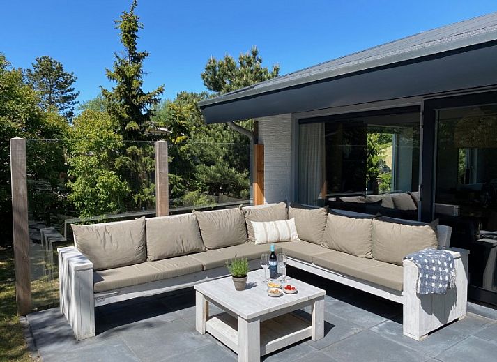 Mistral-Bungalow in Ballum, Ameland, mit moderner Architektur und gruener Umgebung, ideal fuer einen entspannten Urlaub auf den Watteninseln.