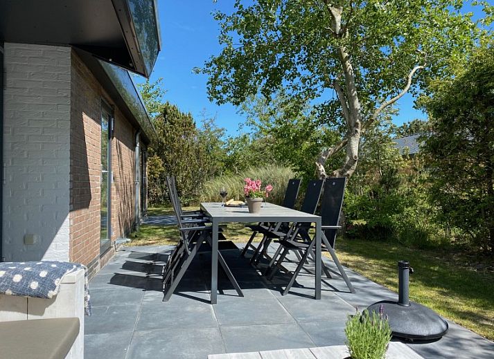 Mistral-Bungalow in Ballum, Ameland, mit moderner Architektur und gruener Umgebung, ideal fuer einen entspannten Urlaub auf den Watteninseln.