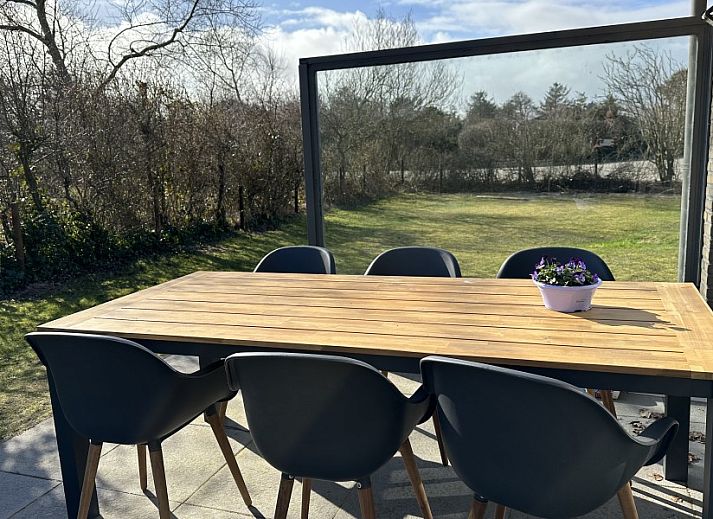 Zeevonk bungalow in Ballum, Ameland met ruime tuin en terras, ideaal voor een vakantie op de Waddeneilanden.