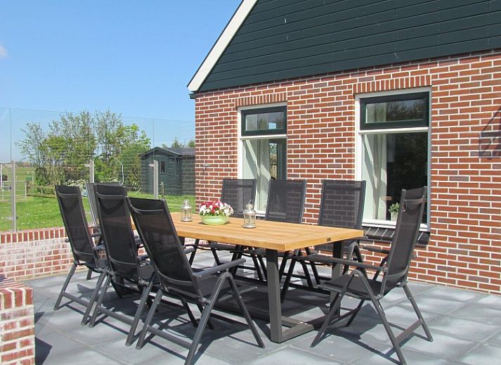 Bakkers Hiem Ferienhaus in Ballum, Ameland mit grosser Terrasse und gruenem Garten auf den Watteninseln.