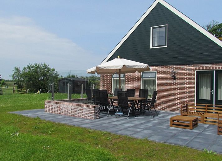 Bakkers Hiem Ferienhaus in Ballum, Ameland mit grosser Terrasse und gruenem Garten auf den Watteninseln.
