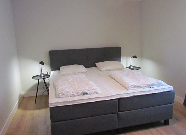 Gemuetliche Terrasse im Ferienhaus Bakkers Hiem in Ballum, Ameland, ideal fuer Mahlzeiten im Freien auf den Watteninseln.