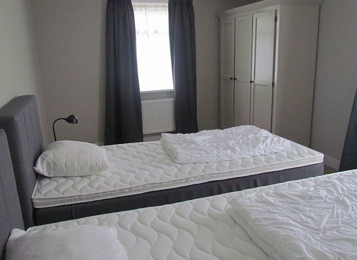 Gemuetliche Terrasse im Ferienhaus Bakkers Hiem in Ballum, Ameland, ideal fuer Mahlzeiten im Freien auf den Watteninseln.