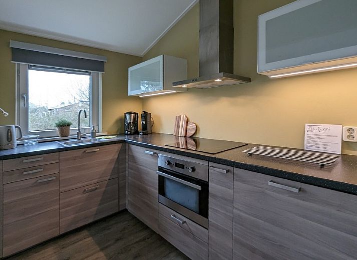 Zilt**** Bungalow in Ballum, Ameland mit sonniger Veranda und natuerlicher Umgebung.