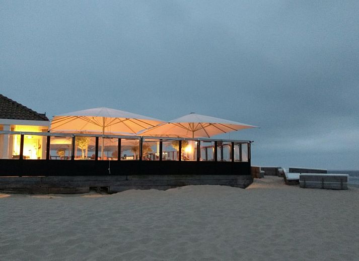 Essecke im Bungalow Zilt****, Ballum, Ameland mit gemuetlicher Atmosphaere und moderner Einrichtung.