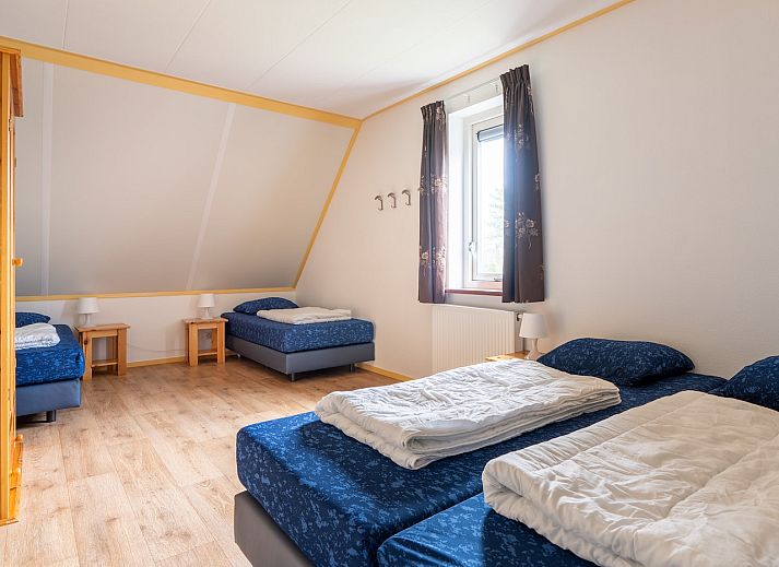 Lichte leefruimte in Populier vakantieaccommodatie, Ballum, Ameland met ruime zithoek.