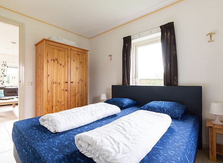 Vakantiehuis Meidoorn in Ballum, Ameland met charmante houten buitenkant en rode dakpannen.