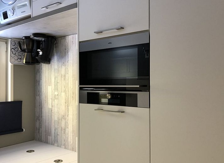 Helma Bungalow in Ballum, Ameland, mit grossem Garten und umgeben von Gruenanlagen.