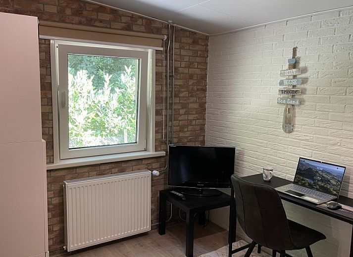 Gemuetliches Wohnzimmer im Bungalow Helma, Ballum, Ameland mit moderner Einrichtung.