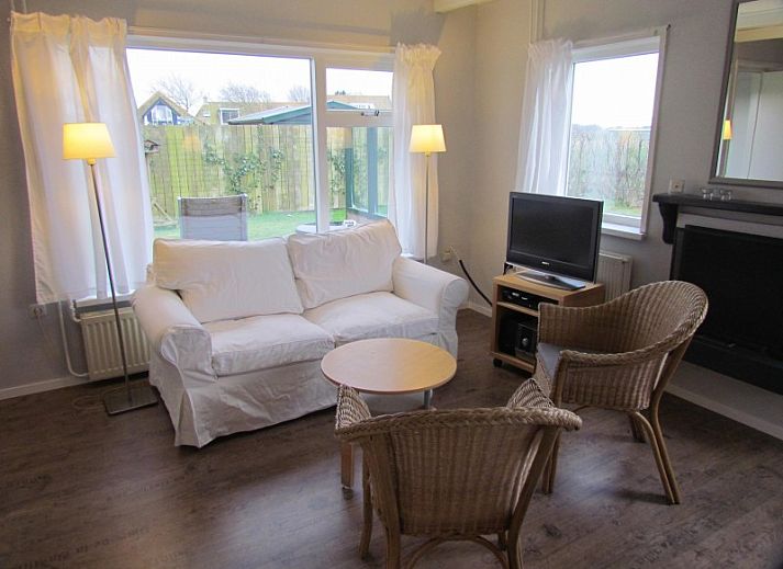 Calimero-Ferienhaus in Ballum, Ameland mit schoener Terrasse und gruener Umgebung auf den Watteninseln.