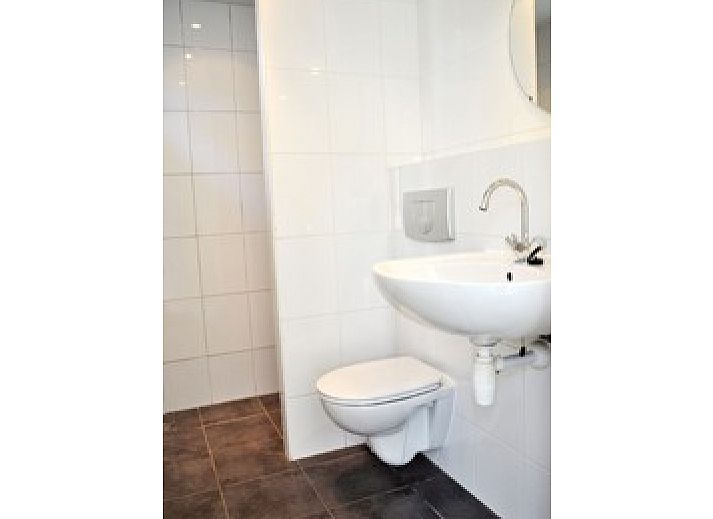 Modern kitchen in bungalow Marjan, Ballum, Ameland with dining area on the Wadden Islands.