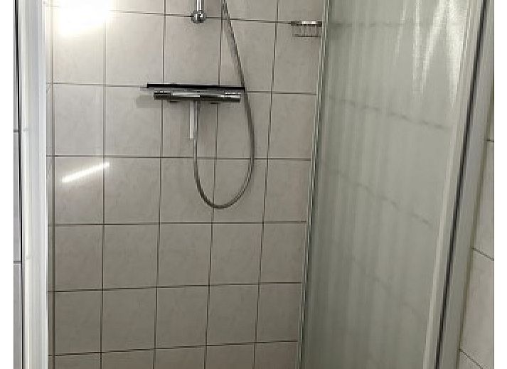 Vakantiehuis Jan Dorus in Buren, Ameland met terras omgeven door natuur.